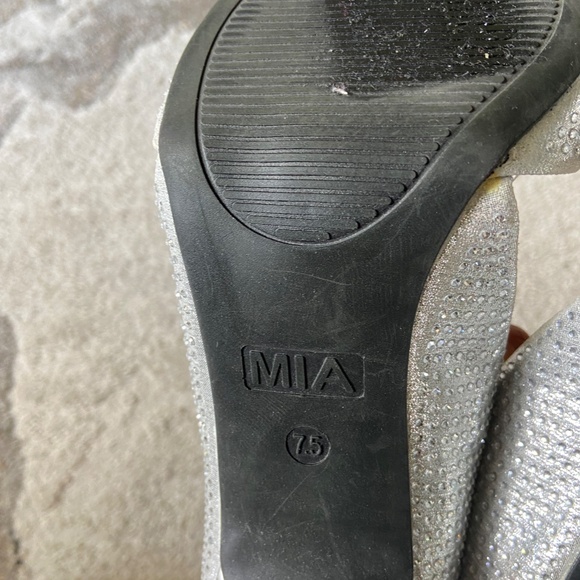 MIA // Ciana Pointed Toe D'Orsay Rhinestone Pump // Size 7.5 - Picture 12 of 13